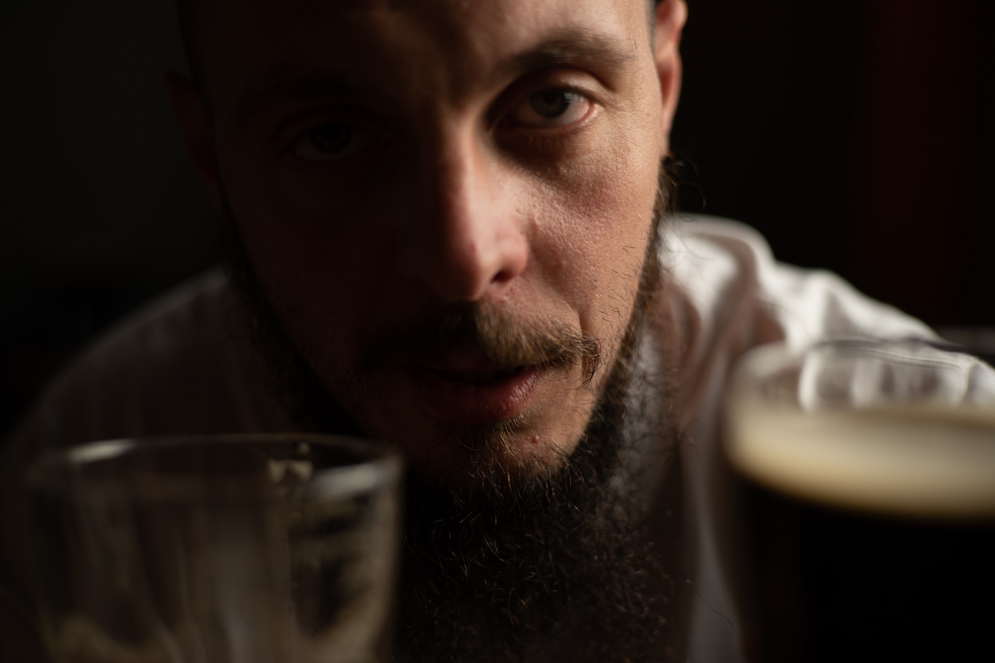 Twarz alkoholika. Jak rozpoznać alkoholika po twarzy