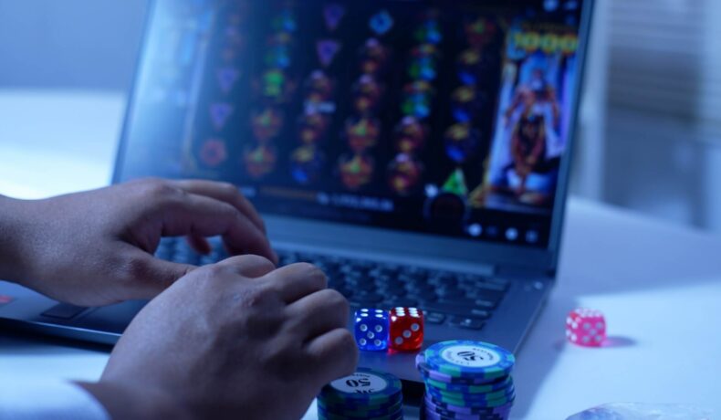 Czy hazard online uzależnia szybciej niż tradycyjny
